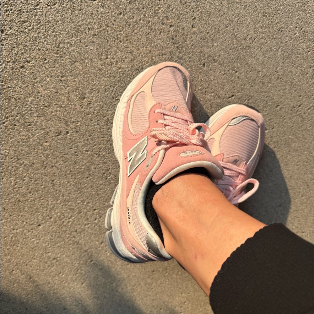 NWOT New Balance Pink and White Women's Running Sneakers - Picture 5 of 16